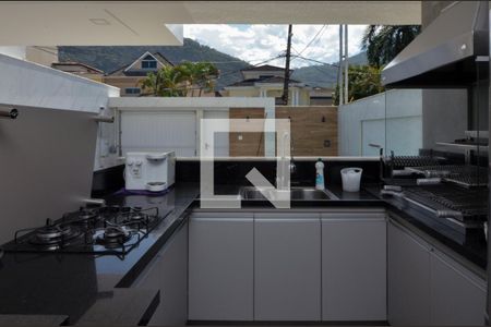 Casa de condomínio à venda com 240m², 3 quartos e 2 vagasÁrea externa