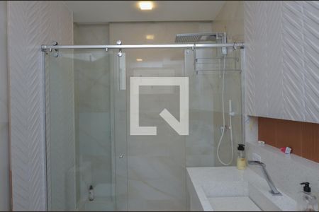 Casa de condomínio à venda com 240m², 3 quartos e 2 vagasBanheiro da Suíte 1