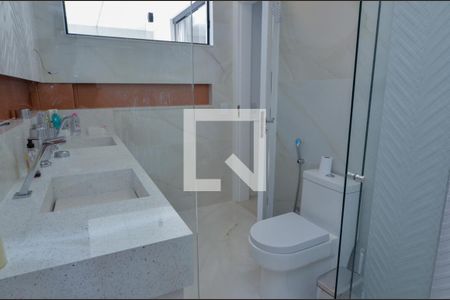 Casa de condomínio à venda com 240m², 3 quartos e 2 vagasBanheiro da Suíte 1