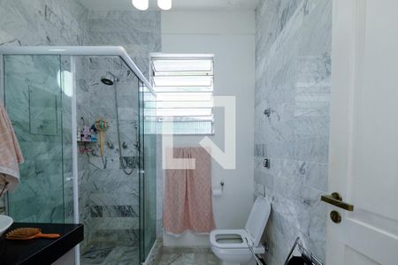 Casa à venda com 230m², 4 quartos e 6 vagasBanheiro da Suíte