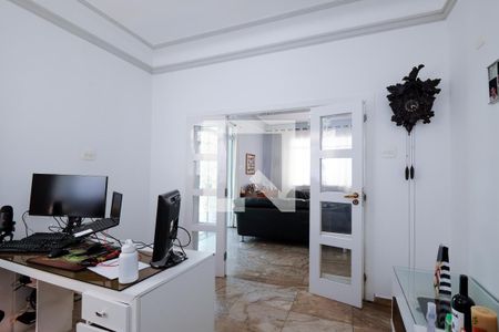 Casa à venda com 230m², 4 quartos e 6 vagasEscritório