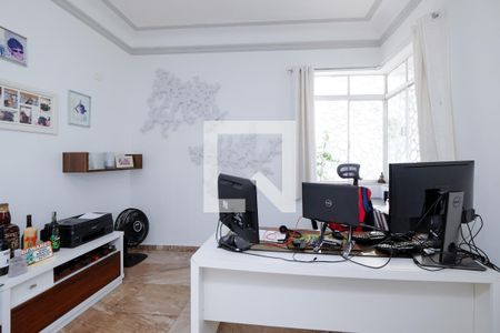 Casa à venda com 230m², 4 quartos e 6 vagasEscritório