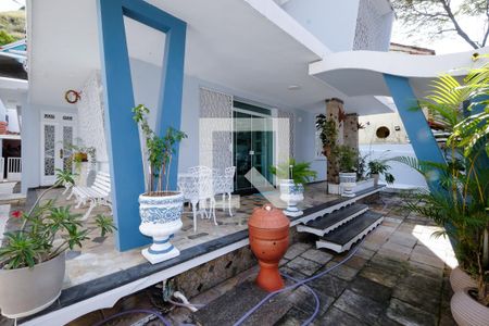 Casa à venda com 230m², 4 quartos e 6 vagasFachada