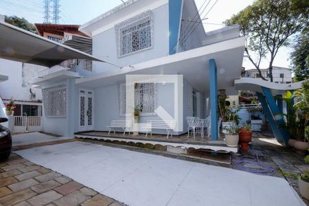 Casa à venda com 230m², 4 quartos e 6 vagasGaragem
