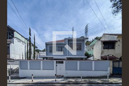 Casa à venda com 230m², 4 quartos e 6 vagasFachada