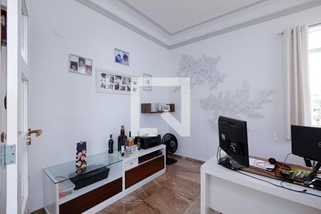 Casa à venda com 230m², 4 quartos e 6 vagasEscritório