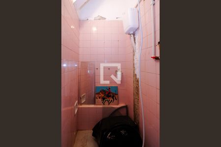 Casa à venda com 230m², 4 quartos e 6 vagasBanheiro de serviço