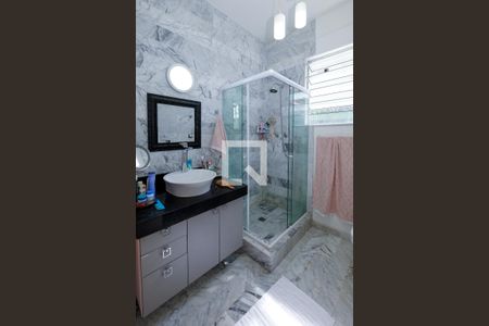 Casa à venda com 230m², 4 quartos e 6 vagasBanheiro da Suíte