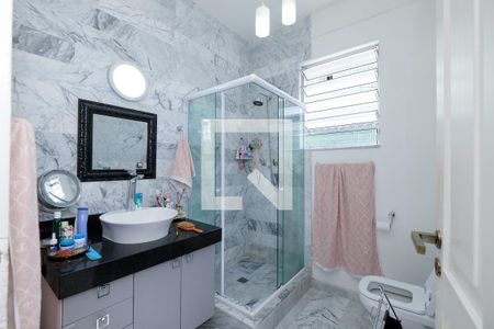 Casa à venda com 230m², 4 quartos e 6 vagasBanheiro da Suíte