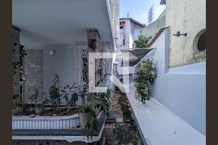Casa à venda com 230m², 4 quartos e 6 vagasQuintal