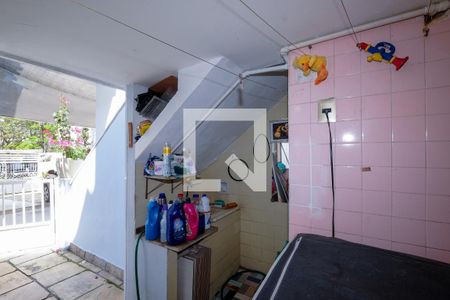 Casa à venda com 230m², 4 quartos e 6 vagasÁrea de Serviço