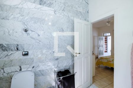 Casa à venda com 230m², 4 quartos e 6 vagasBanheiro da Suíte