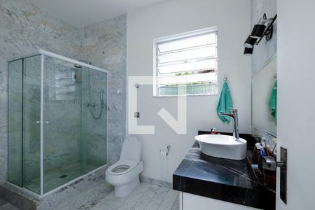 Casa à venda com 230m², 4 quartos e 6 vagasBanheiro Corredor