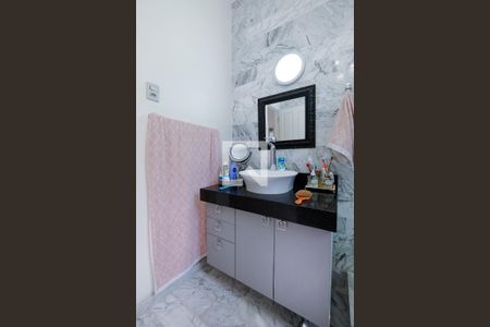 Casa à venda com 230m², 4 quartos e 6 vagasBanheiro da Suíte