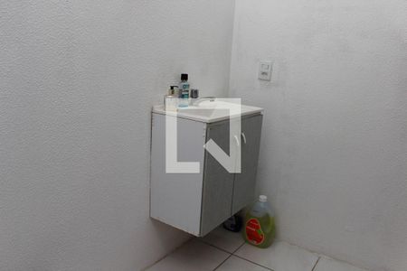 Banheiro de casa de condomínio à venda com 1 quarto, 44m² em Hípica, Porto Alegre