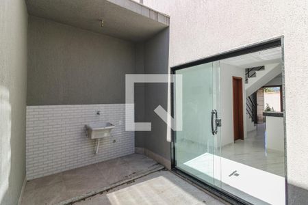 Casa de condomínio à venda com 120m², 2 quartos e 1 vagaÁrea de Serviço