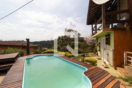 Casa de condomínio à venda com 270m², 3 quartos e 2 vagas Casa de condomínio à venda com 270m², 3 quartos e 2 vagasPiscina