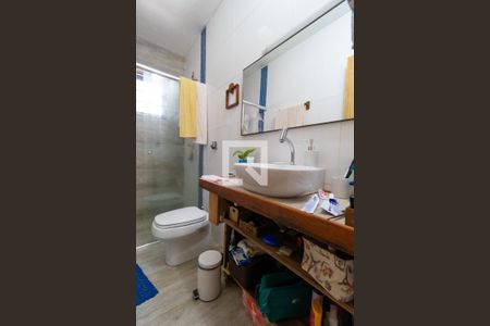 Casa de condomínio à venda com 270m², 3 quartos e 2 vagas Casa de condomínio à venda com 270m², 3 quartos e 2 vagasBanheiro 01