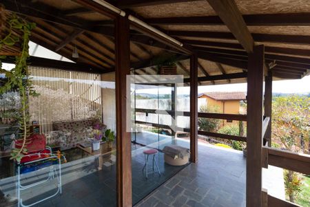 Casa de condomínio à venda com 270m², 3 quartos e 2 vagas Casa de condomínio à venda com 270m², 3 quartos e 2 vagasSacada da Salas