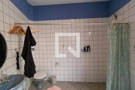 Casa de condomínio à venda com 270m², 3 quartos e 2 vagas Casa de condomínio à venda com 270m², 3 quartos e 2 vagasBanheiro 02