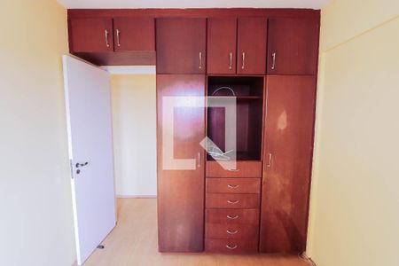 Quarto 2 - Armários de apartamento para alugar com 2 quartos, 60m² em Jardim Cláudia, São Paulo
