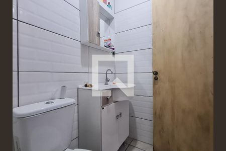 Banheiro da Suíte 1 de casa à venda com 2 quartos, 68m² em Jardim Carvalho, Porto Alegre