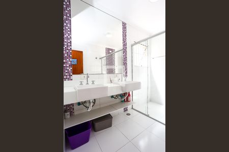 Casa à venda com 280m², 3 quartos e 3 vagasBanheiro da Suíte 2