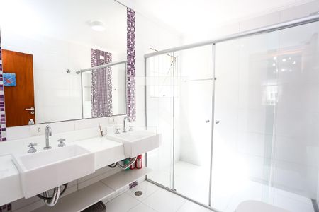 Casa à venda com 280m², 3 quartos e 3 vagasBanheiro da Suíte 2