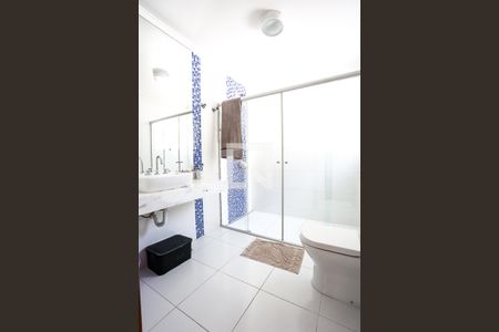 Casa à venda com 280m², 3 quartos e 3 vagasBanheiro da Suíte 1