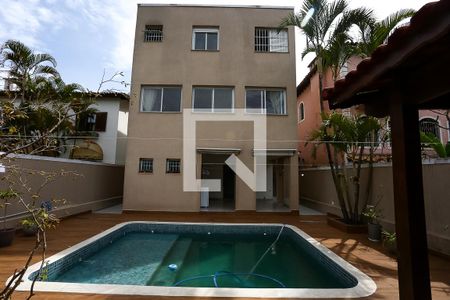 Casa à venda com 280m², 3 quartos e 3 vagasFachada