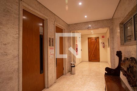 Apartamento para alugar com 79m², 2 quartos e 1 vagaHall social