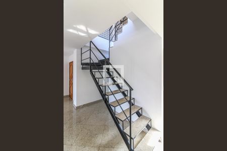 Apartamento à venda com 360m², 4 quartos e 3 vagasEscada