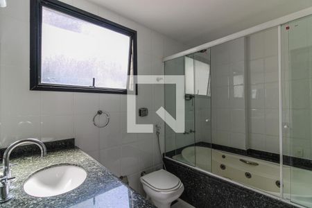 Apartamento à venda com 360m², 4 quartos e 3 vagasSuíte 1 - Banheiro