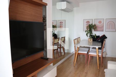 Sala e mesa de jantar de apartamento à venda com 2 quartos, 56m² em Vila Andrade, São Paulo