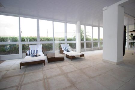 Apartamento à venda com 68m², 2 quartos e 2 vagasÁrea comum - Piscina