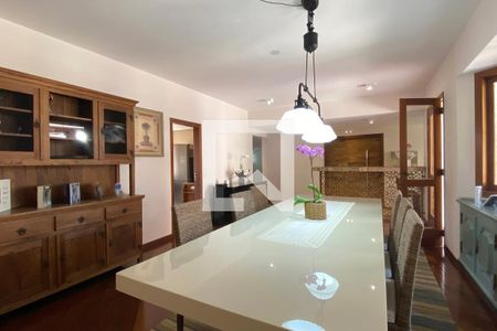 Sala de casa de condomínio à venda com 5 quartos, 700m² em Alphaville, Santana de Parnaíba