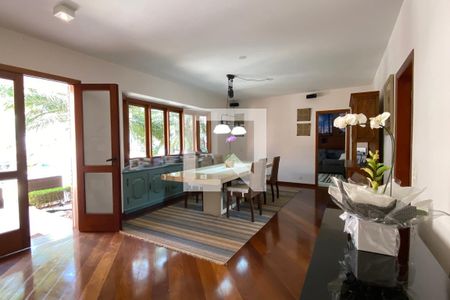 Sala de casa de condomínio à venda com 5 quartos, 700m² em Alphaville, Santana de Parnaíba