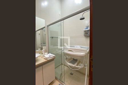 Casa de condomínio à venda com 700m², 5 quartos e 5 vagasBanheiro da Suíte 2