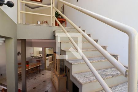 Casa para alugar com 268m², 3 quartos e 4 vagasEscada 