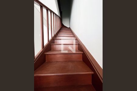 Apartamento à venda com 95m², 2 quartos e sem vagaEscada