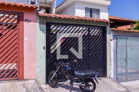 Casa à venda com 84m², 3 quartos e 2 vagas Casa à venda com 84m², 3 quartos e 2 vagasFachada