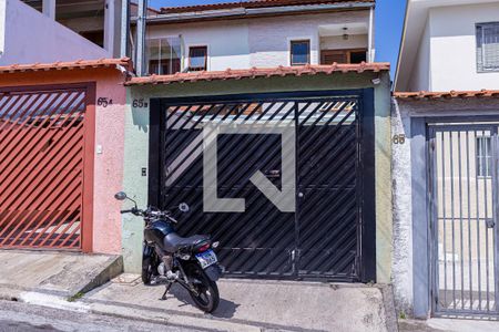 Casa à venda com 84m², 3 quartos e 2 vagas Casa à venda com 84m², 3 quartos e 2 vagasFachada