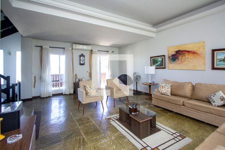 Sala de TV de casa de condomínio para alugar com 5 quartos, 1000m² em Sapê, Niterói