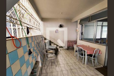 Casa à venda com 450m², 4 quartos e 3 vagas Casa à venda com 450m², 4 quartos e 3 vagasÁrea interna