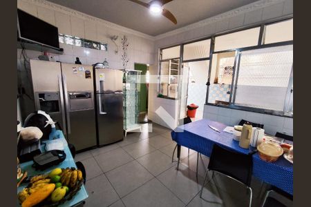 Casa à venda com 450m², 4 quartos e 3 vagas Casa à venda com 450m², 4 quartos e 3 vagasCopa