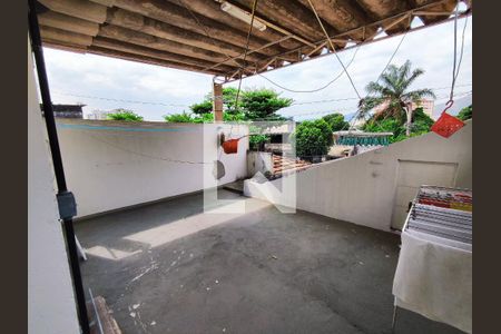 Casa à venda com 450m², 4 quartos e 3 vagas Casa à venda com 450m², 4 quartos e 3 vagasTerraço