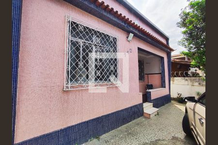 Casa à venda com 450m², 4 quartos e 3 vagas Casa à venda com 450m², 4 quartos e 3 vagasFachada