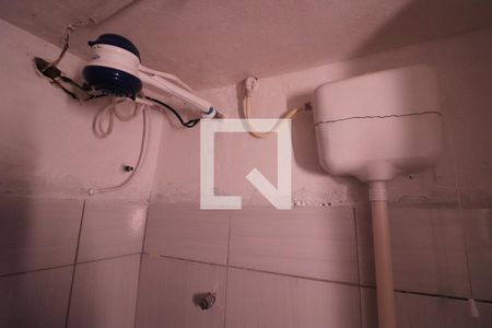 Banheiro de kitnet/studio para alugar com 1 quarto, 20m² em Vila Iório, São Paulo