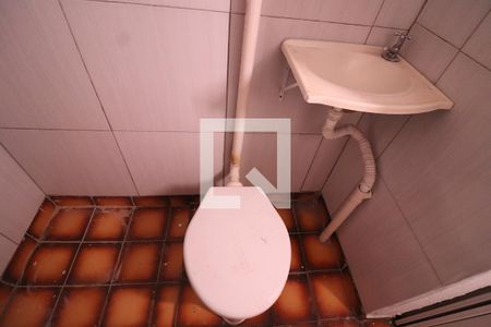 Banheiro de kitnet/studio para alugar com 1 quarto, 20m² em Vila Iório, São Paulo