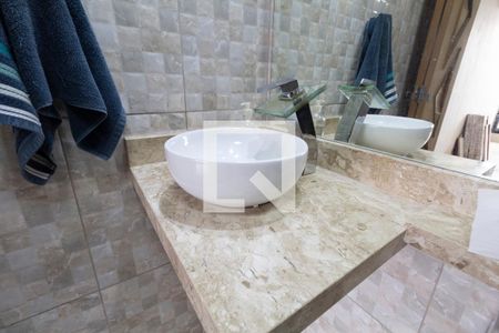 Casa à venda com 212m², 4 quartos e 1 vaga Casa à venda com 212m², 4 quartos e 1 vagaBanheiro Suíte